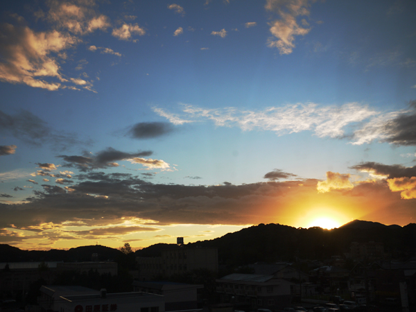 アイホー本社から見える夕日