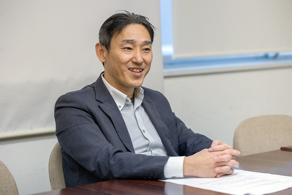 代表取締役社長　青山亮様