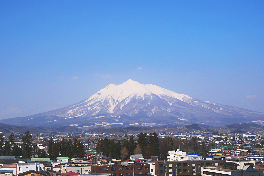 新病棟の一室から眺める岩木山