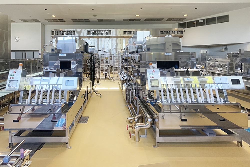 食器洗浄機（重ねた食器を1枚ずつ送り出して洗浄）