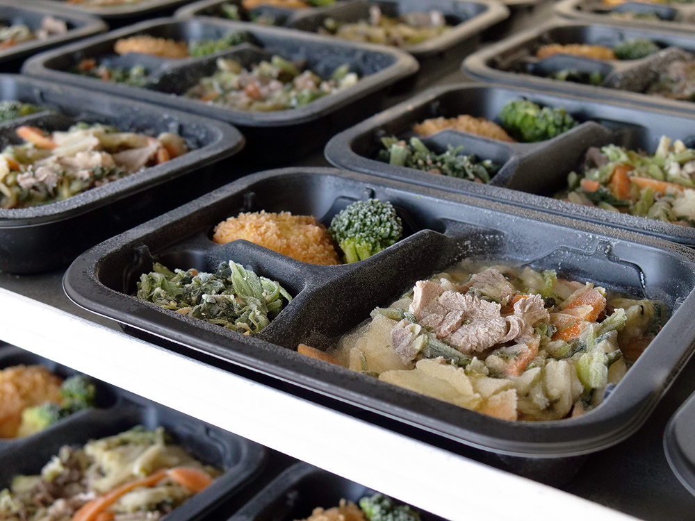セントラルキッチンで作られた冷凍お弁当「すまーとみーる御膳」
